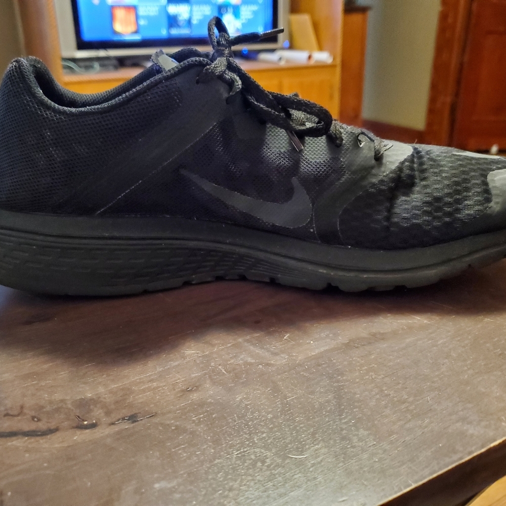 Mens Black Nike Tennis Shoes